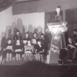 Fotoalbum mládeže z let 1940–41 — fotografie 26 z 30